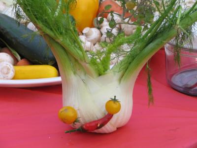 Un bulbe de fenouil en fête /Playing with food